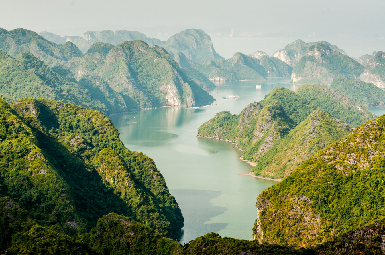 ランハ湾の風景